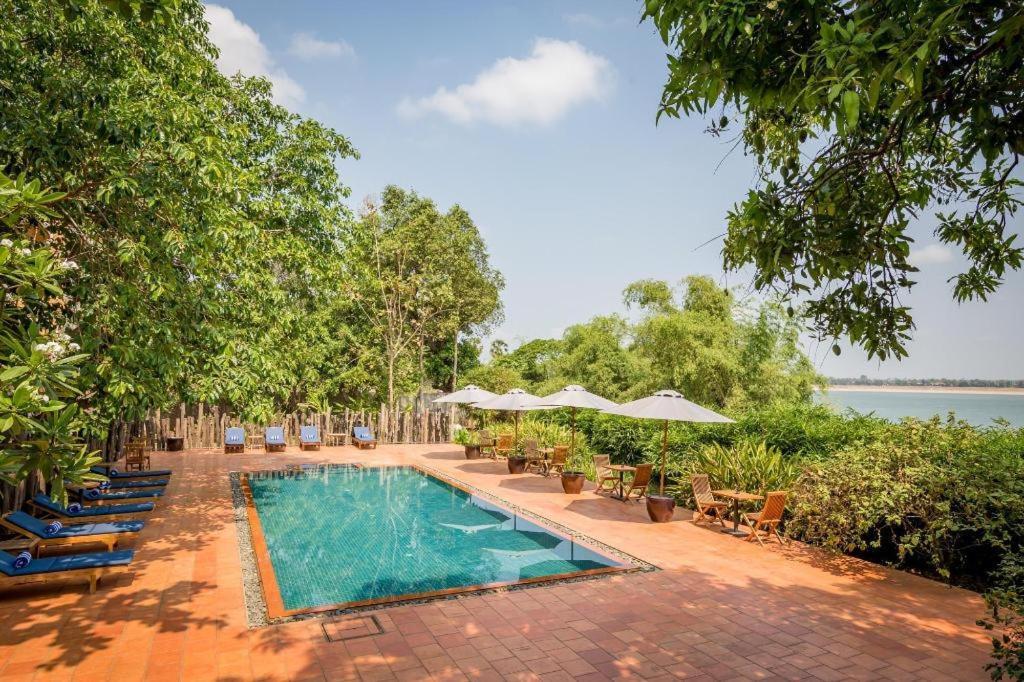 Hotel Le Relais De Chhlong Kratie Exterior foto