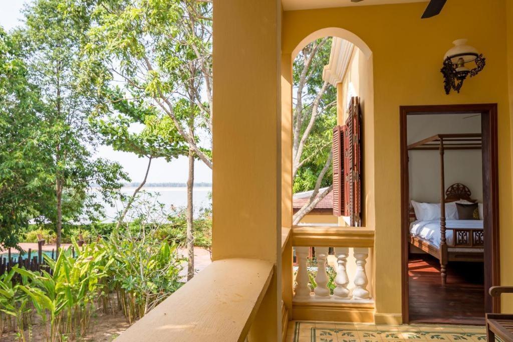 Hotel Le Relais De Chhlong Kratie Exterior foto
